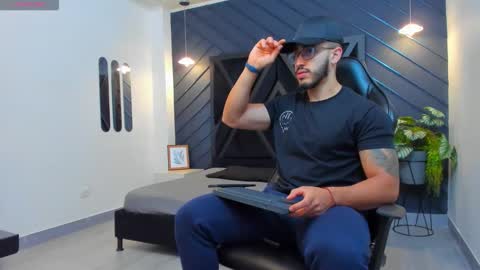 LIAM KLEIN online show from 10.02.25