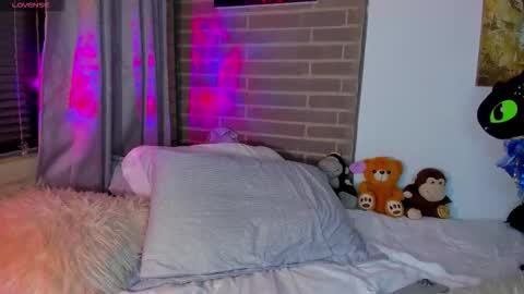 Snapshot of liam_oficial chatting on 01.12.26 liam online show from 01.12.26