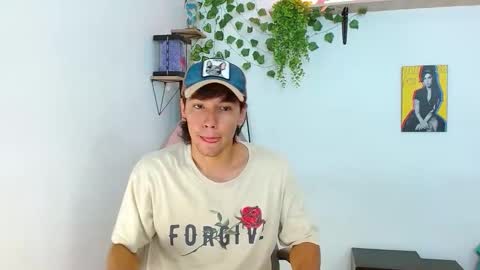 Snapshot of liam_xul chatting on 10.19.25 liamxul online show from 10.19.25