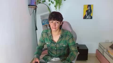 Snapshot of liam_xul chatting on 12.17.25 liamxul online show from 12.17.25