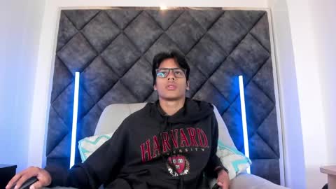 Liam twink big dick online show from 05.20.26