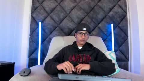 Liam twink big dick online show from 05.21.26