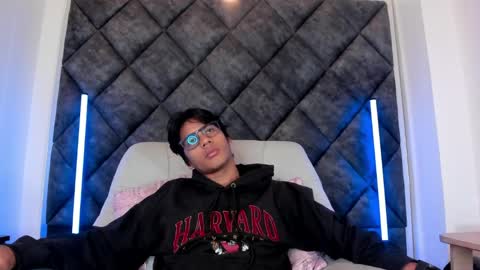 Liam twink big dick online show from 05.31.26