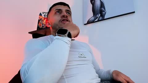 Snapshot of liamreigns_ chatting on 02.06.25 liam online show from 02.06.25