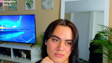 Snapshot of liamtaylor_ chatting on 10.22.25 Tell me Liam online show from 10.22.25