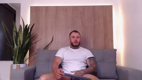 Snapshot of lianjones9 chatting on 01.05.25 lianjones9 online show from 01.05.25