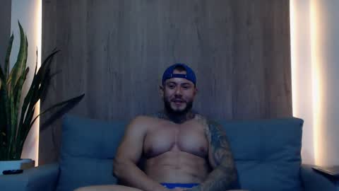 Snapshot of lianjones9 chatting on 02.06.25 lianjones9 online show from 02.06.25