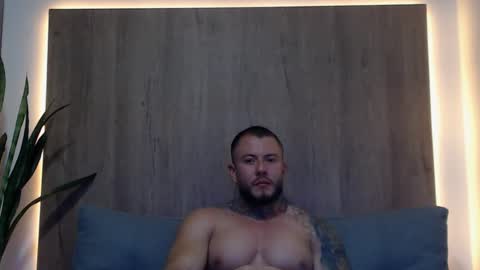 Snapshot of lianjones9 chatting on 02.10.25 lianjones9 online show from 02.10.25