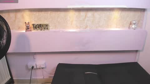 LiannaDixon online show from 12.23.24