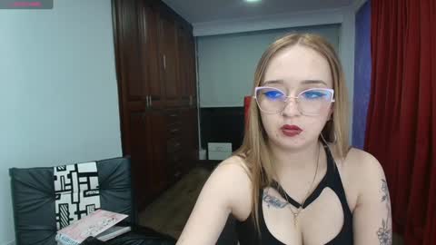 Snapshot of liaroberts1 chatting on 12.02.24 Lia Roberts online show from 12.02.24