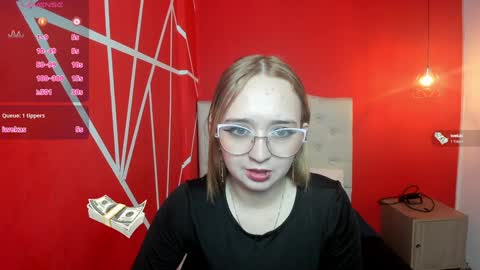 Snapshot of liaroberts1 chatting on 12.09.24 Lia Roberts online show from 12.09.24
