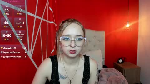 Snapshot of liaroberts1 chatting on 12.10.24 Lia Roberts online show from 12.10.24