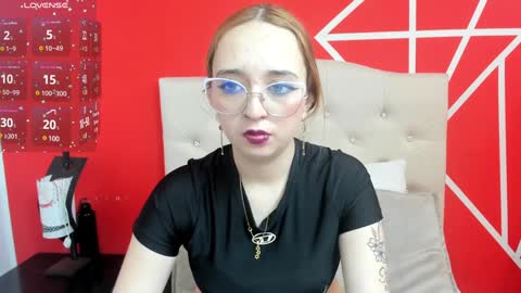 Snapshot of liaroberts1 chatting on 12.29.24 Lia Roberts online show from 12.29.24