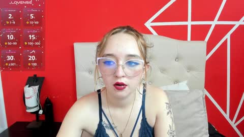 Snapshot of liaroberts1 chatting on 01.11.25 Lia Roberts online show from 01.11.25