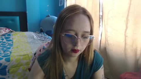 Snapshot of liaroberts1 chatting on 02.01.25 Lia Roberts online show from 02.01.25