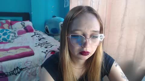 Snapshot of liaroberts1 chatting on 02.14.25 Lia Roberts online show from 02.14.25