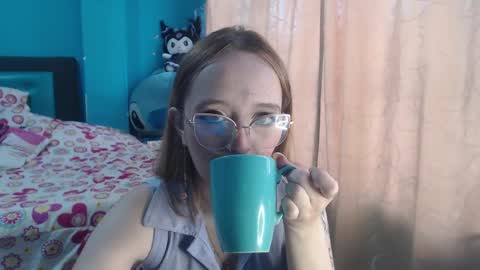 Snapshot of liaroberts1 chatting on 02.28.25 Lia Roberts online show from 02.28.25