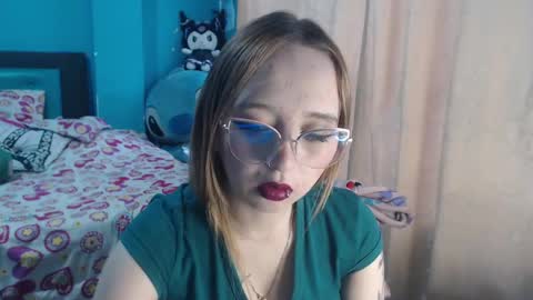 Snapshot of liaroberts1 chatting on 03.04.25 Lia Roberts online show from 03.04.25