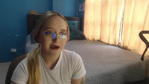 Lia Roberts online show from 10.23.25