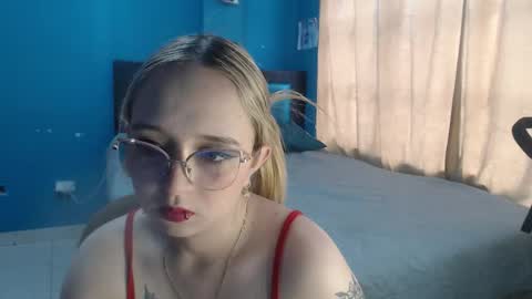 Lia Roberts online show from 10.28.25