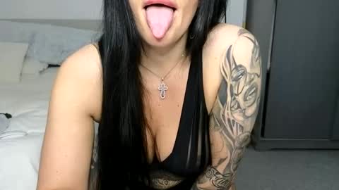 Snapshot of libbyloveheartx chatting on 02.05.25 Libby online show from 02.05.25