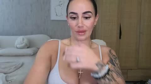 Snapshot of libbyloveheartx chatting on 10.02.25 Libby online show from 10.02.25