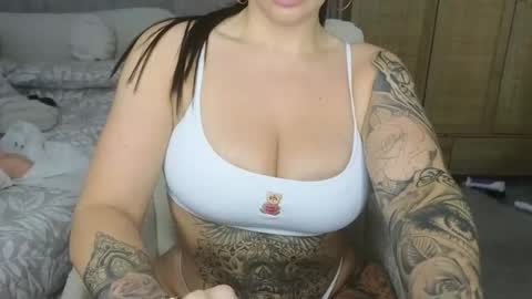 Snapshot of libbyloveheartx chatting on 10.16.25 Libby online show from 10.16.25