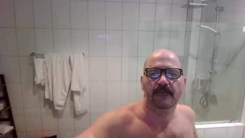 Snapshot of libertarians1972 chatting on 10.15.25 Cockcentric online show from 10.15.25