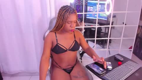 Snapshot of licyevans1 chatting on 09.16.25 licyevans1 online show from 09.16.25