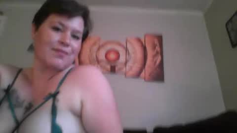 Snapshot of life_as_lindz chatting on 10.19.25 life_as_lindz online show from 10.19.25