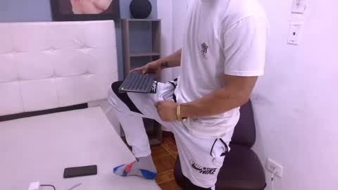 Snapshot of lihanjor_23 chatting on 02.14.25 Lihan online show from 02.14.25