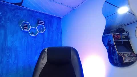 Snapshot of liiaam_lee_ chatting on 12.17.24 Daniel online show from 12.17.24