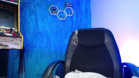 Snapshot of liiaam_lee_ chatting on 01.12.25 Daniel online show from 01.12.25