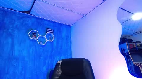 Snapshot of liiaam_lee_ chatting on 02.13.25 Daniel online show from 02.13.25