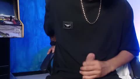 Snapshot of liiaam_lee_ chatting on 02.14.25 Daniel online show from 02.14.25