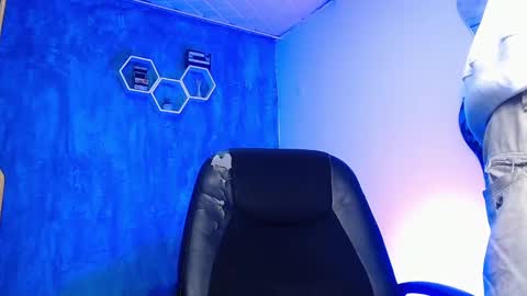 Snapshot of liiaam_lee_ chatting on 02.16.25 Daniel online show from 02.16.25