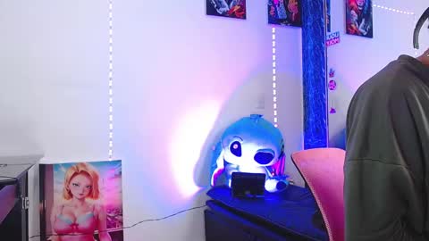 Snapshot of liiaam_lee_ chatting on 11.14.25 Daniel online show from 11.14.25