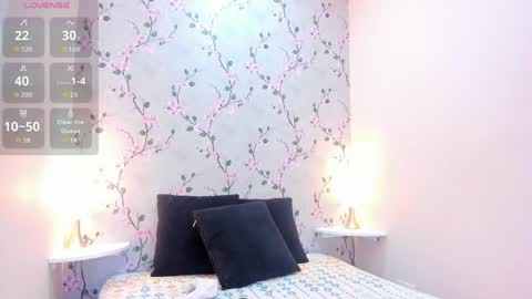 Snapshot of liilydream chatting on 05.19.26 Lily online show from 05.19.26