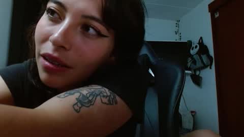 Snapshot of liisaax chatting on 11.15.25 lisa online show from 11.15.25