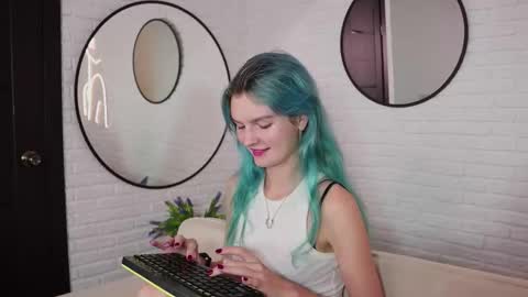 Snapshot of lika_sky chatting on 09.28.25 lika_sky online show from 09.28.25