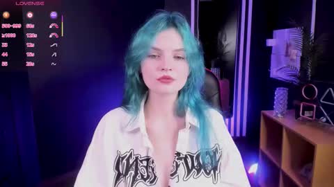 Snapshot of lika_sky chatting on 11.22.25 lika_sky online show from 11.22.25