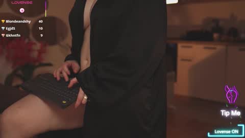 likaaberry online show from 10.28.25