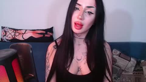 Snapshot of likaasun chatting on 09.25.25 Alisa tattogirl online show from 09.25.25