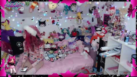 Snapshot of likemyashe chatting on 12.17.24 LikeMyAshe online show from 12.17.24