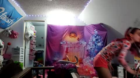 Snapshot of likemyashe chatting on 12.18.24 LikeMyAshe online show from 12.18.24