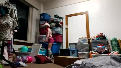 Snapshot of likemyashe chatting on 12.18.24 LikeMyAshe online show from 12.18.24