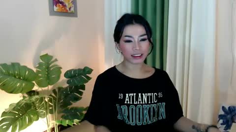 Snapshot of likliklicklengleng chatting on 01.17.25 Leng online show from 01.17.25
