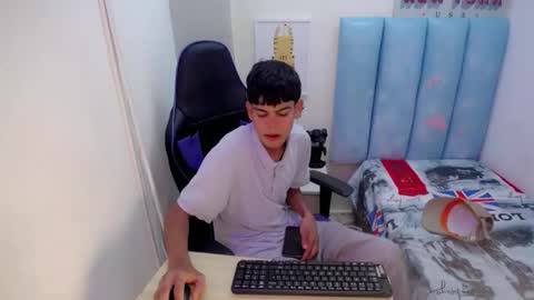 Snapshot of lil_babyyy_ chatting on 11.30.25 LIAM online show from 11.30.25