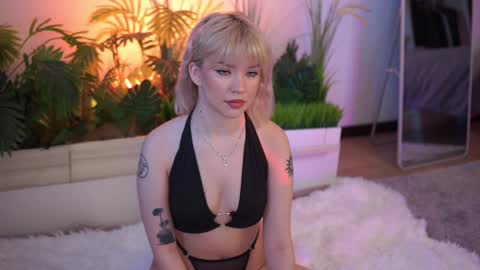 Snapshot of lil_chery chatting on 09.27.25 lil_chery online show from 09.27.25