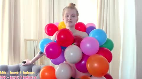 Snapshot of lil_cookie_monster chatting on 04.16.26 Erica online show from 04.16.26